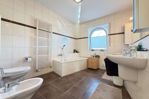 Badezimmer EG