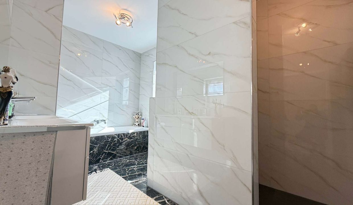 Badezimmer EG