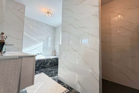 Badezimmer EG