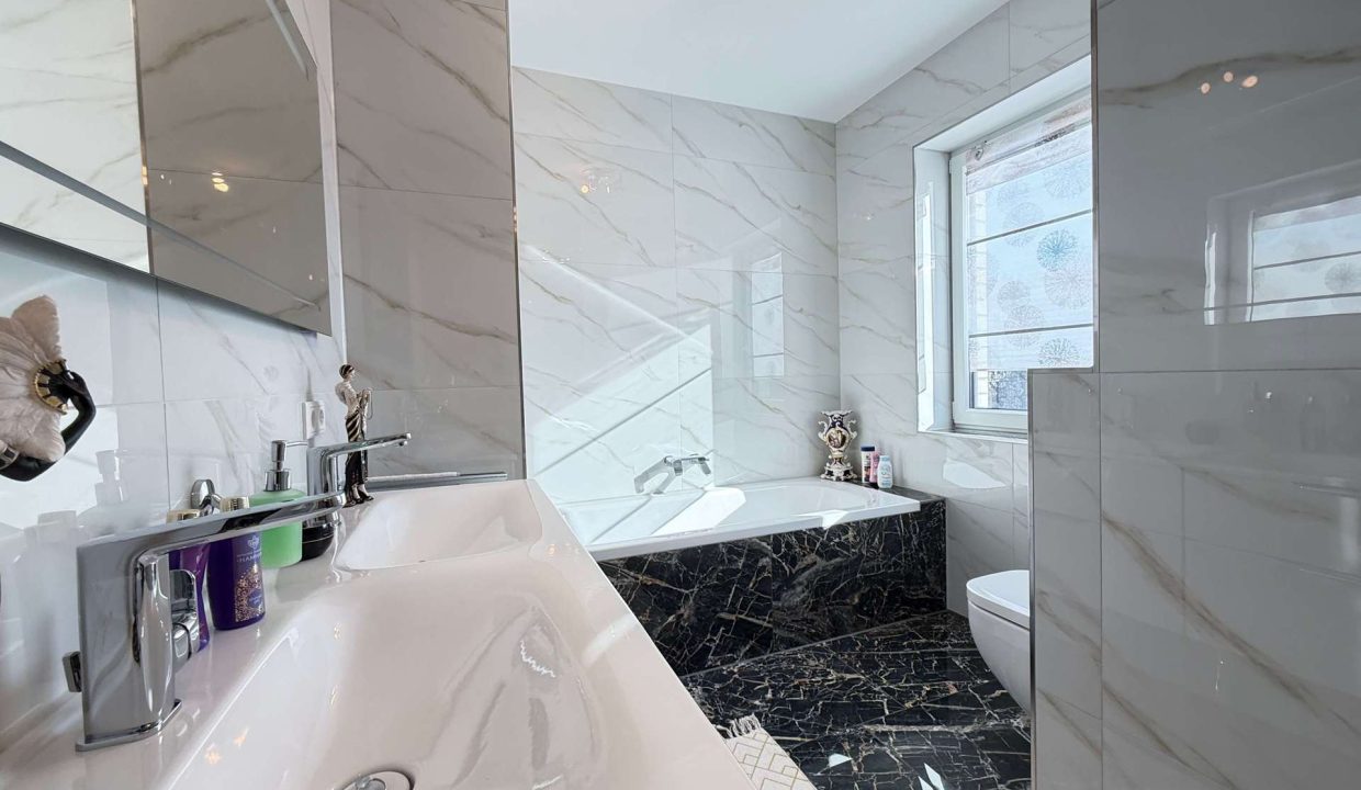 Badezimmer EG