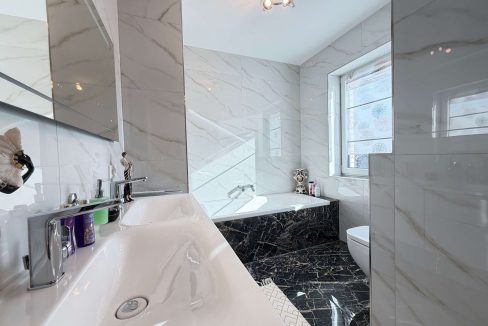 Badezimmer EG
