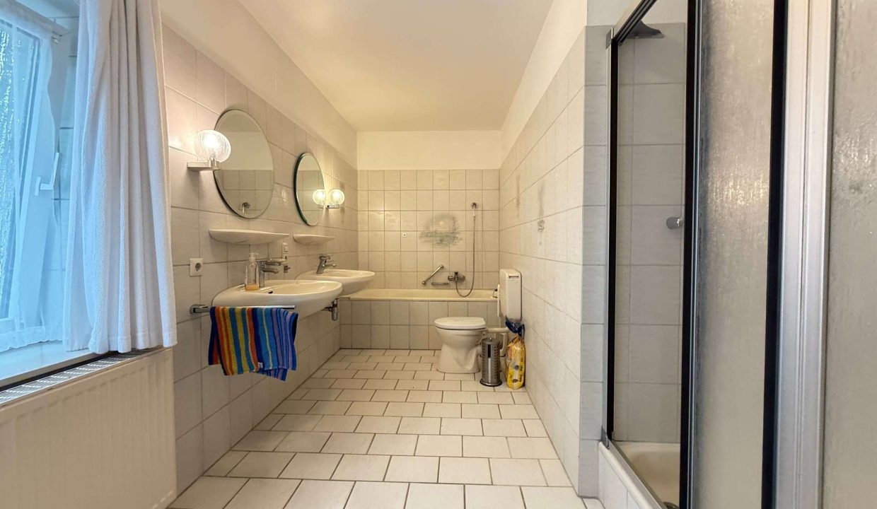Badezimmer EG