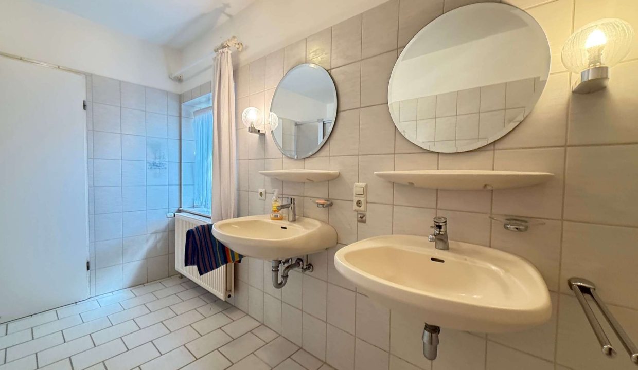Badezimmer EG