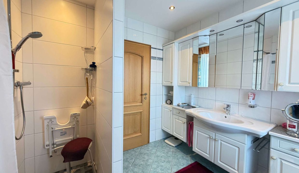 Badezimmer EG