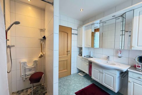 Badezimmer EG