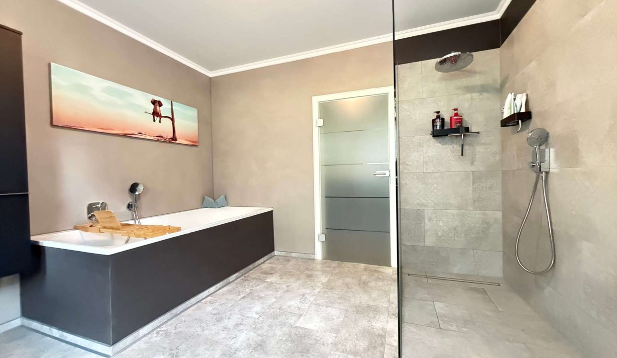Badezimmer EG