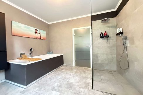 Badezimmer EG