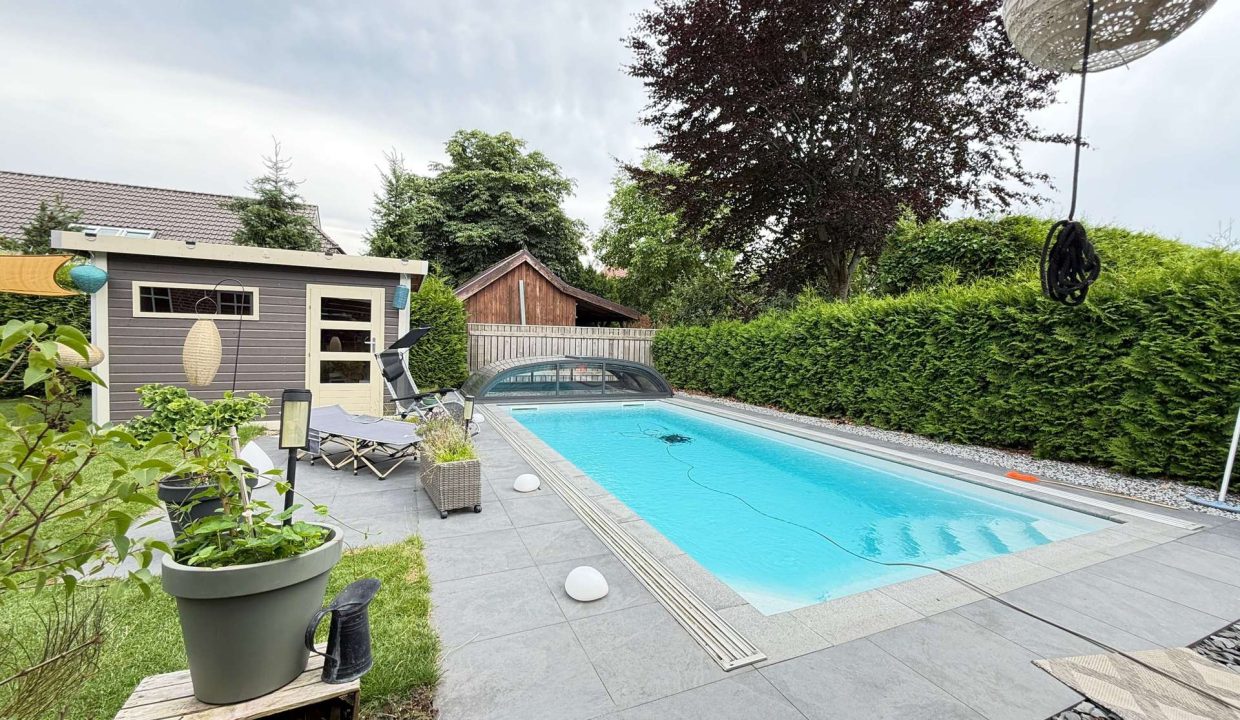 Pool mit Überdachung
