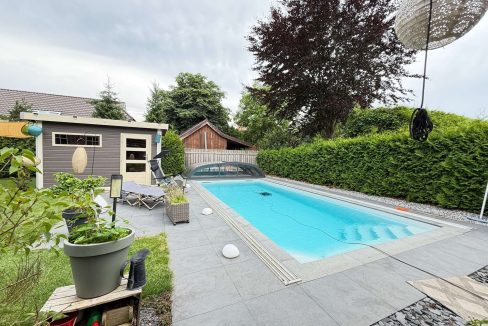 Pool mit Überdachung
