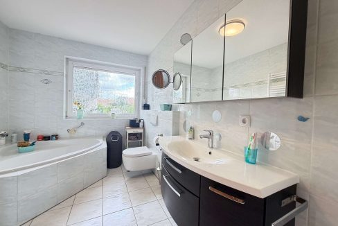 Badezimmer EG