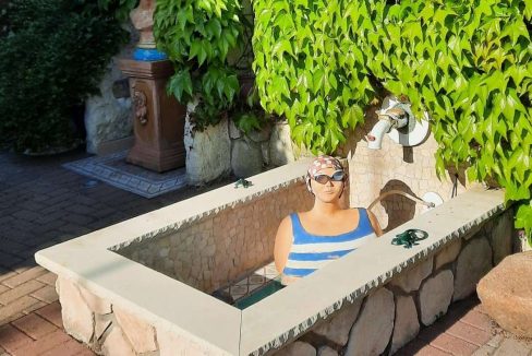 Basin mit Figur