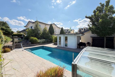 Pool mit Überdachung