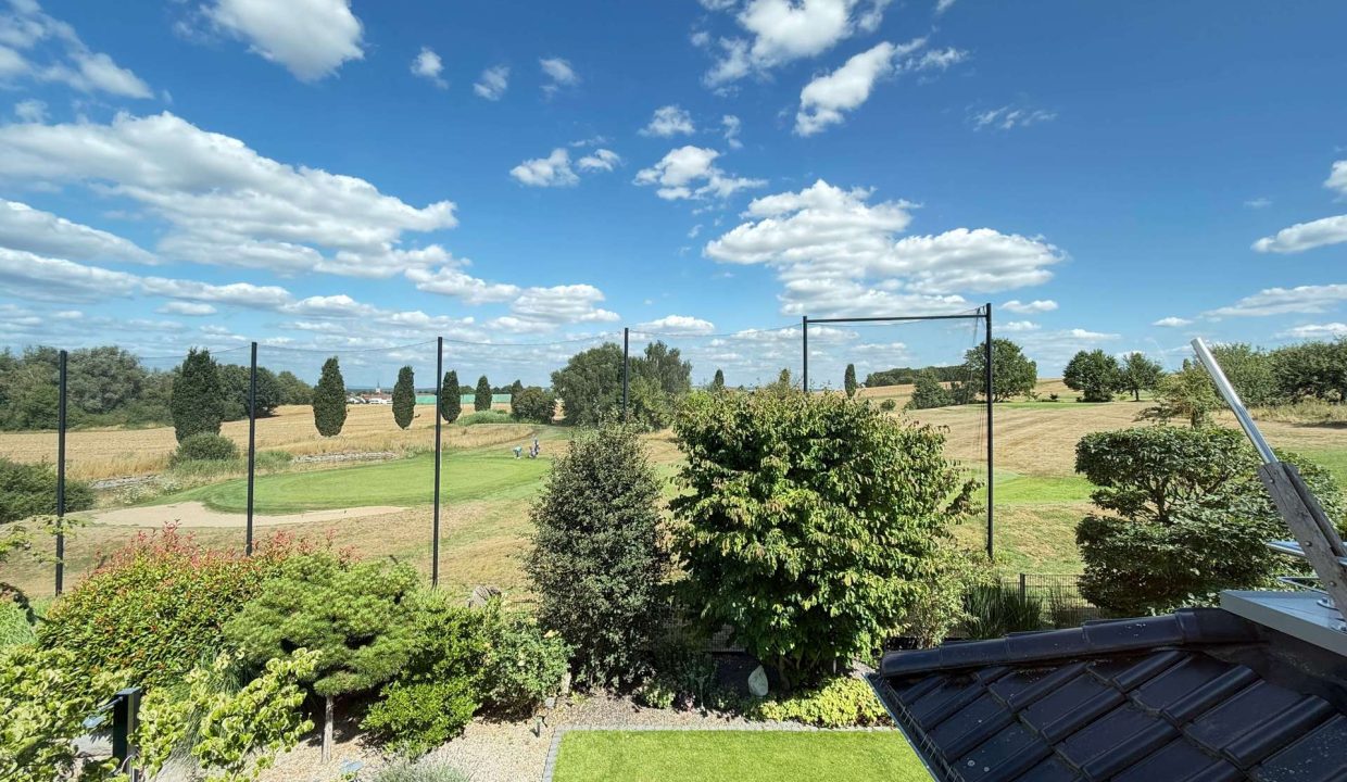 Blick zum Golfplatz