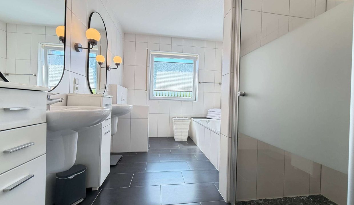 Modernes Badezimmer