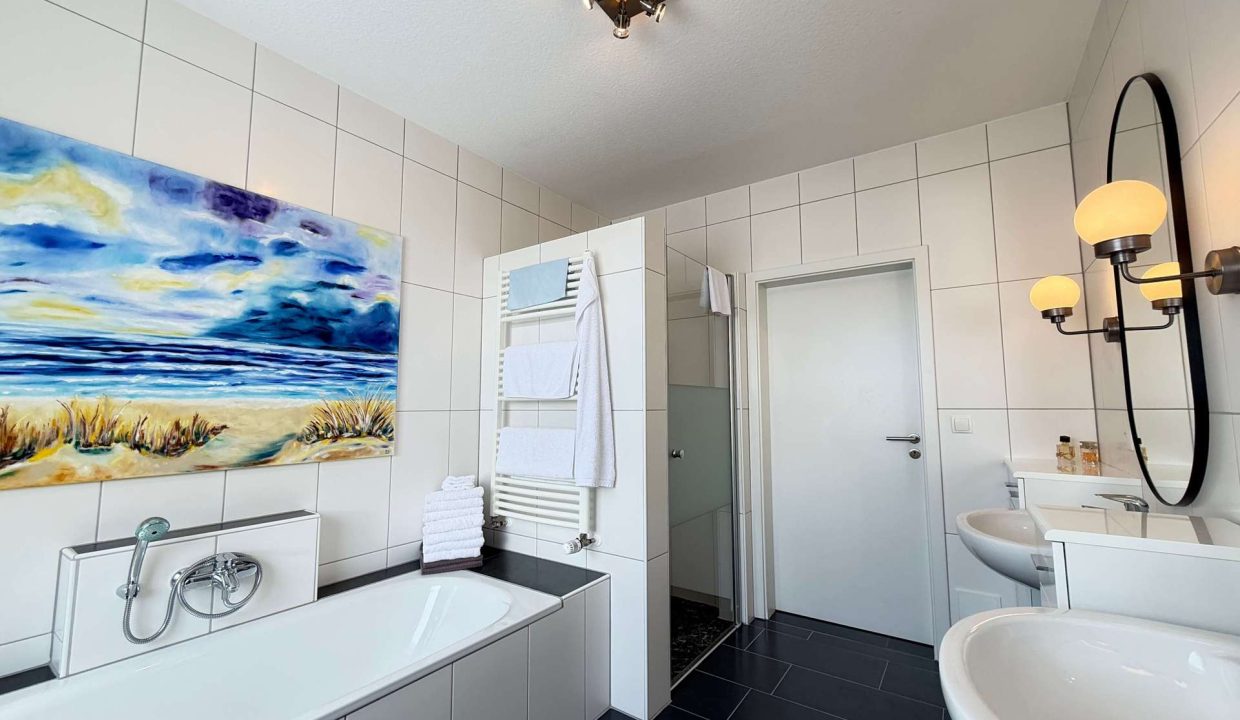 Badewanne und Dusche