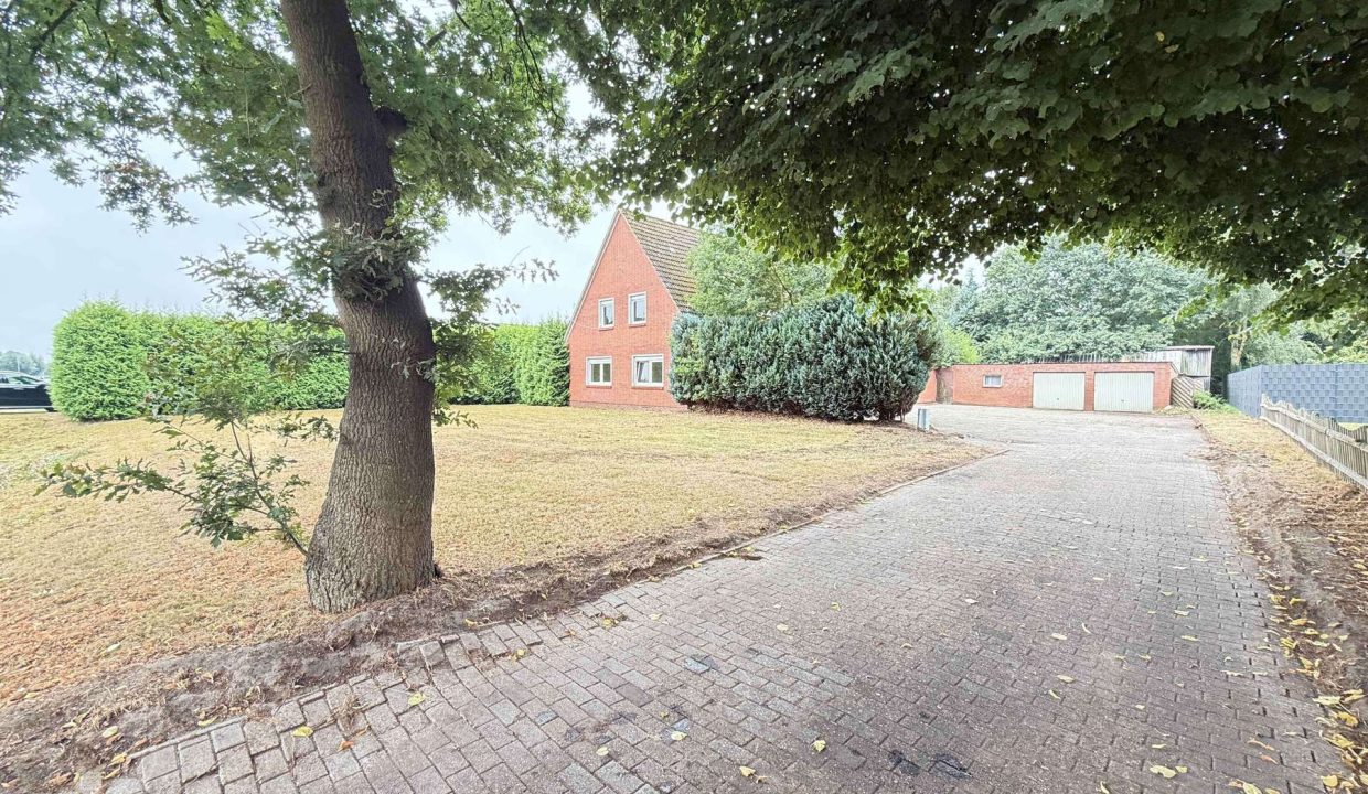 Hofauffahrt zum Haus