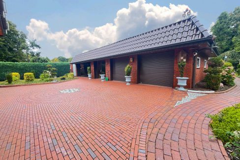 Doppelgarage mit Partyraum
