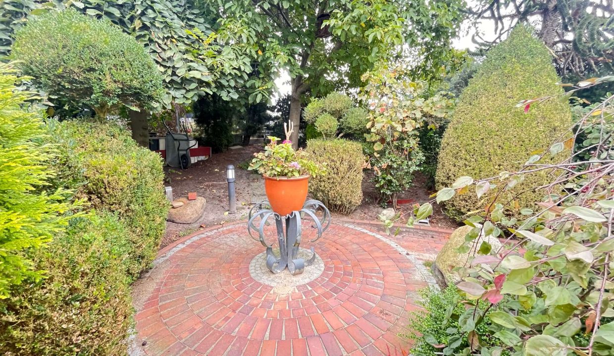 Gehwege durch den Garten