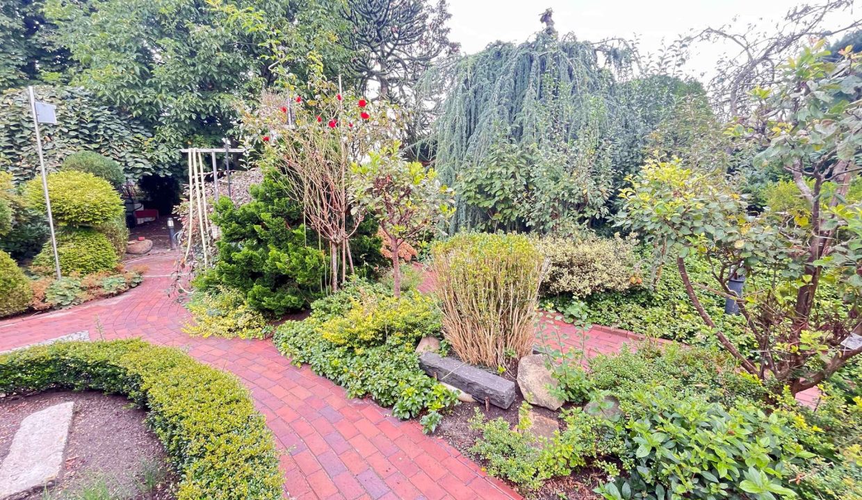 Gehwege durch den Garten