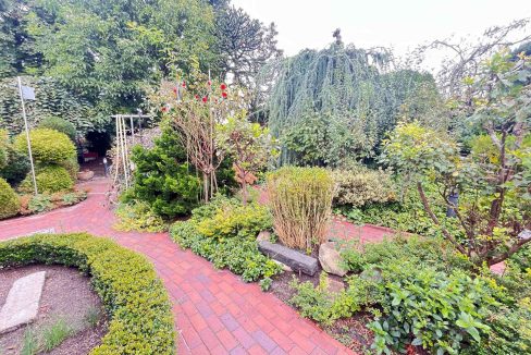 Gehwege durch den Garten