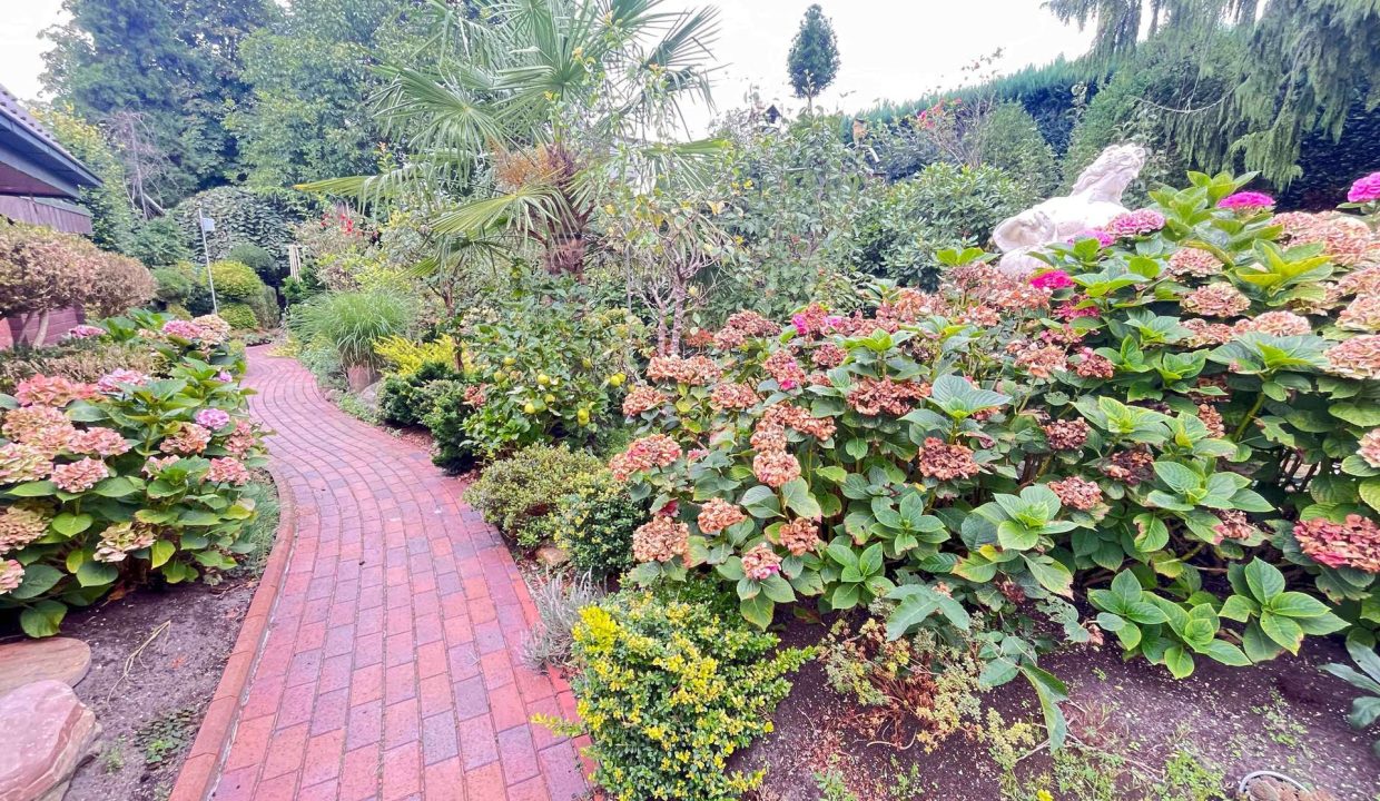 Gehwege durch den Garten