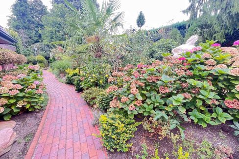 Gehwege durch den Garten