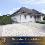 Weißer Bungalow in to Lage