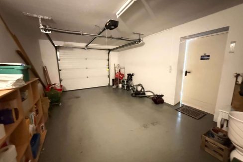 Garage mit Sektionaltor