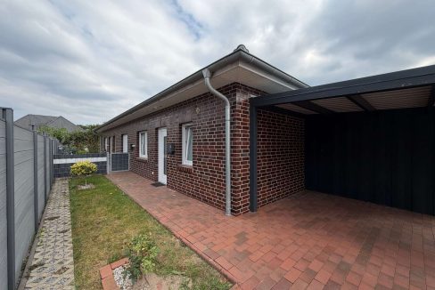 DHH mit Carport