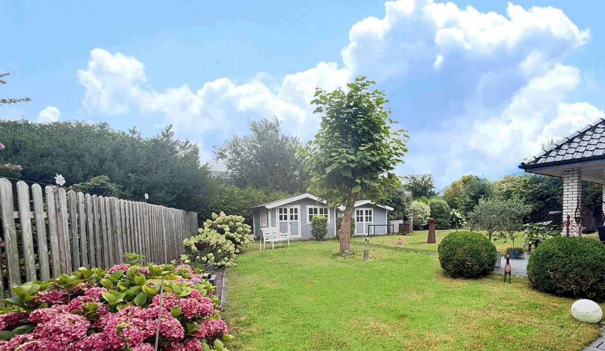 Garten mit Gartenhäusern