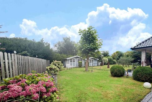 Garten mit Gartenhäusern