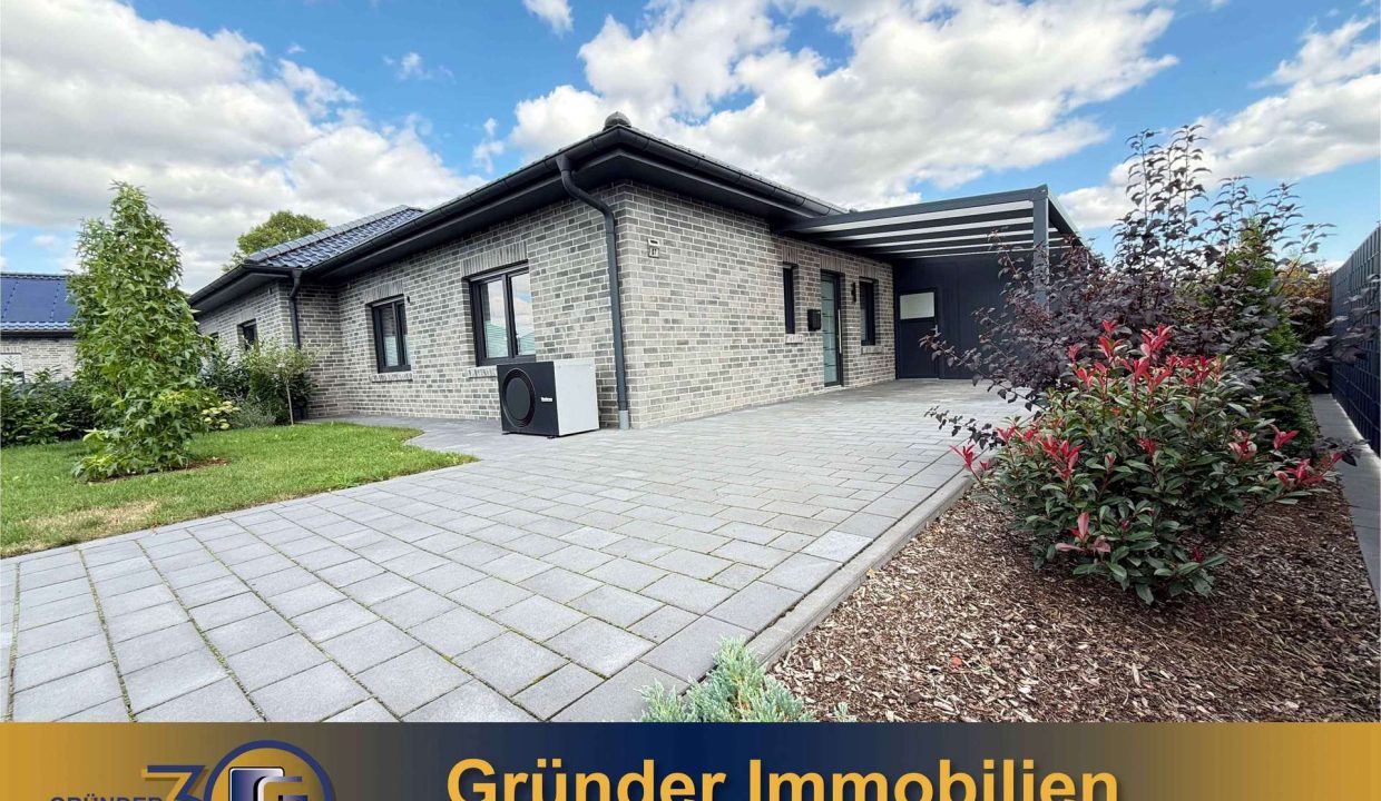 Moderner DHH-Walmdachbungalow