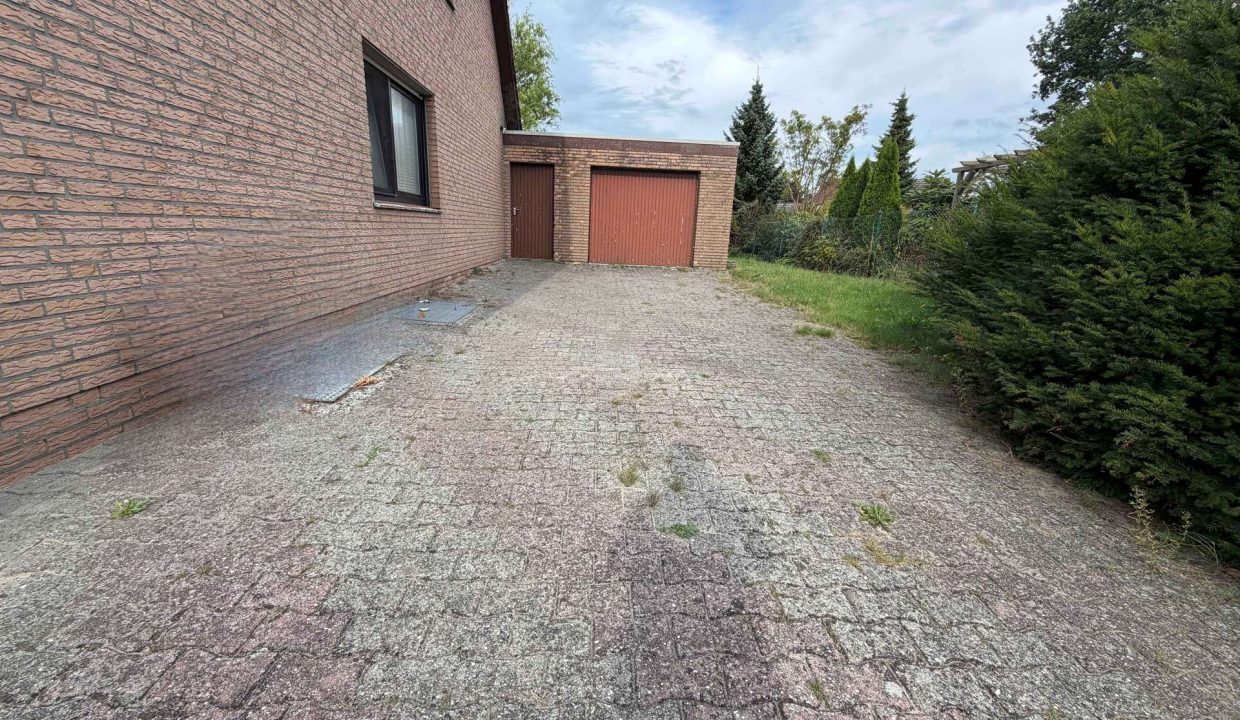 Zufahrt Garage