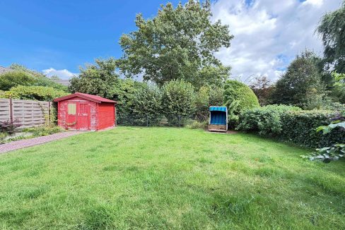 Garten mit Geräteschuppen
