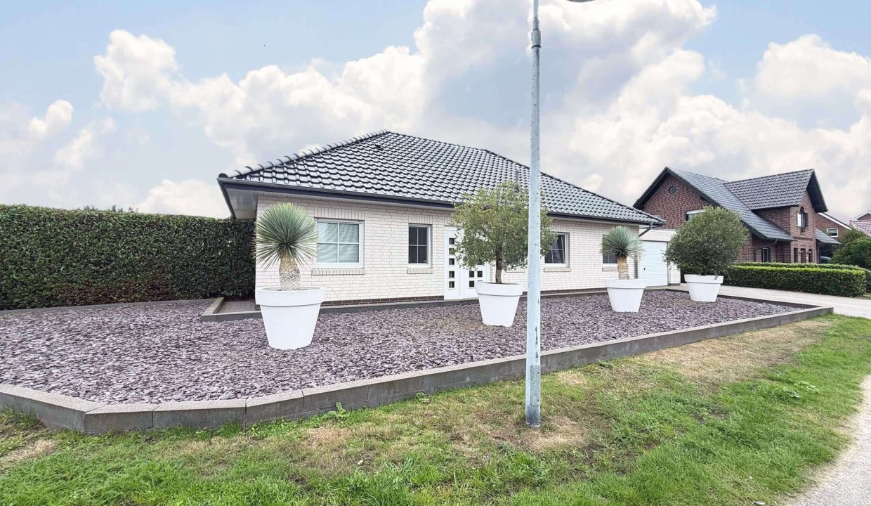 Weißer Bungalow