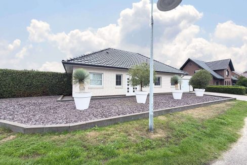 Weißer Bungalow