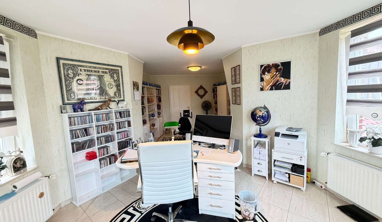 Erkerzimmer Büro