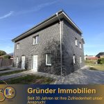Moderne Doppelhaushälfte mit Garten und Carport