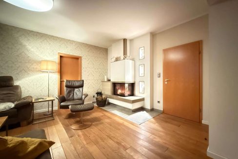 Wohnzimmer mit Kamin